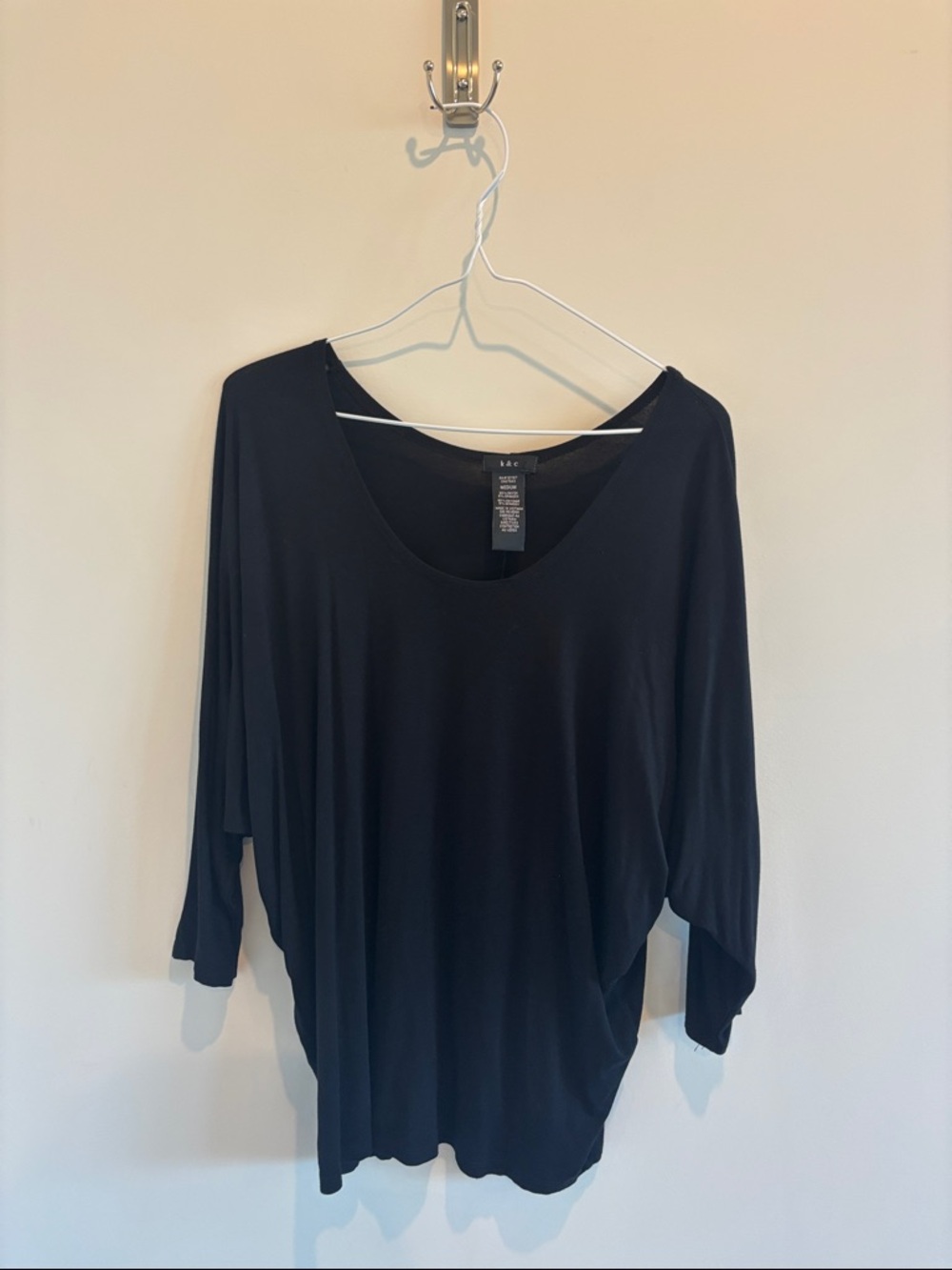 Relaxed Scoop Neck Tunic in Black